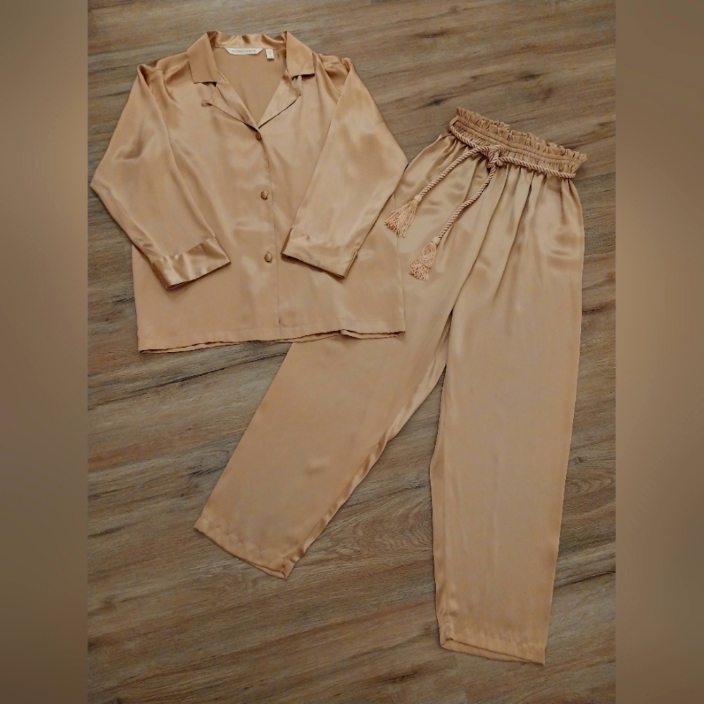 NEW! Vintage Victoria's Secret Catalog 100% silk 3-piece lounge/pajama set!